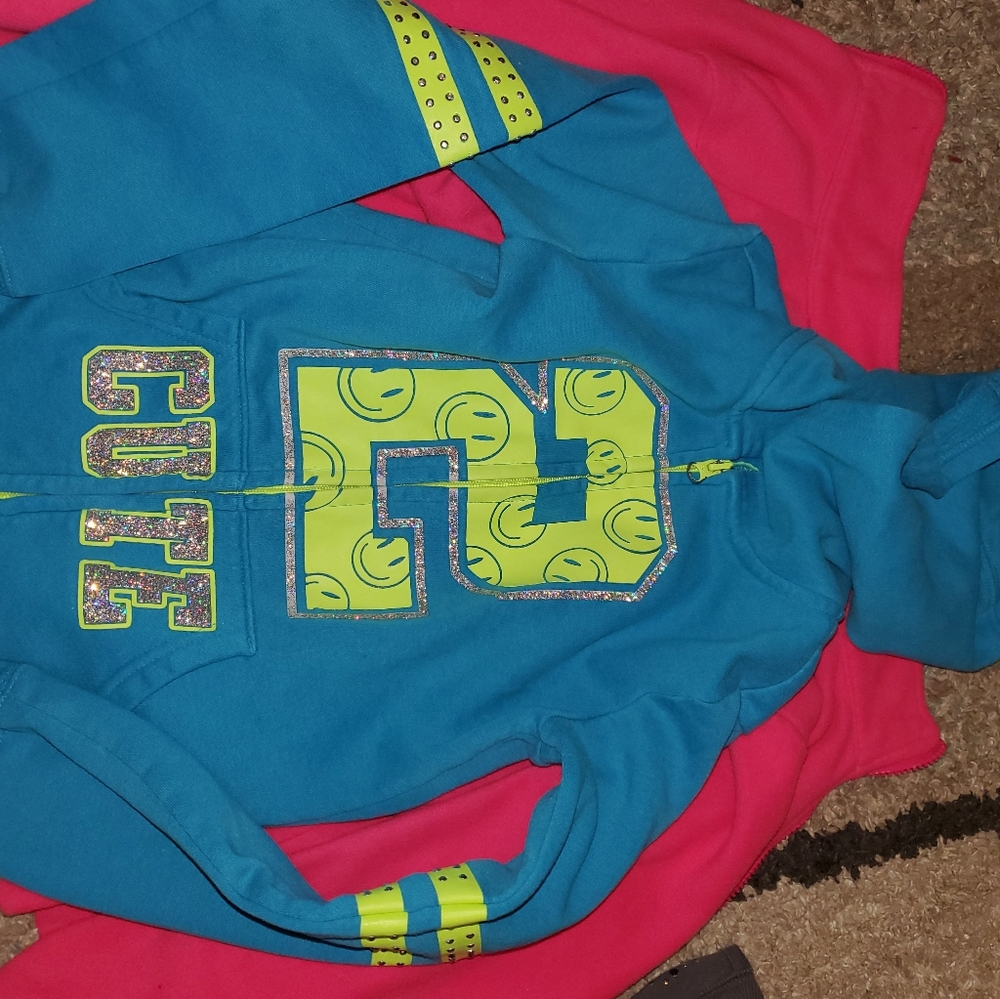 Sweatshirts - Picture 2 of 3